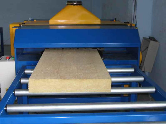 Línea de paneles de sandwich de lana de roca para laminar rollos