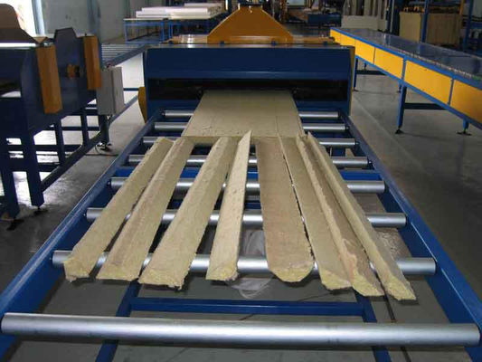 Línea de paneles de sandwich de lana de roca para laminar rollos