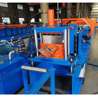 Máquina de formación de postes verticales