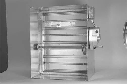 Máquina para formar amortiguadores de incendios