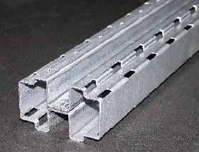 Máquina móvil para formar perfiles de pared