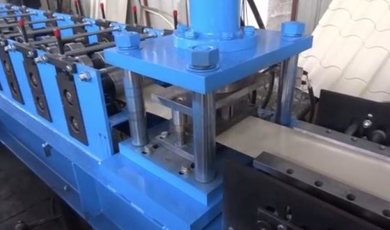 Máquina móvil para formar perfiles de pared