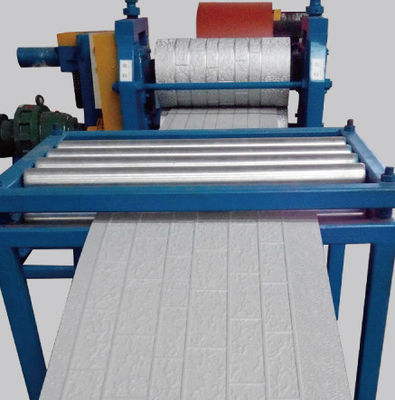 La máquina de hacer paneles de techo de revestimiento de pared de espuma de PU