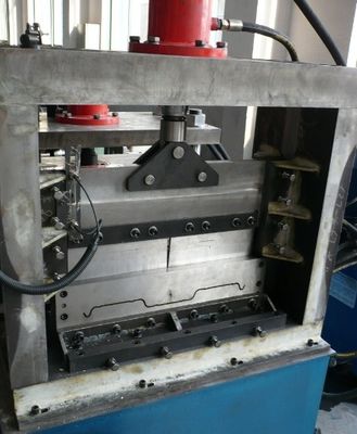 PLC 10m/min Maquina para formar paneles de pared de camiones con tranvía