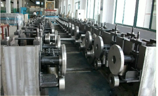 Máquina perfiladora de bandeja portacables