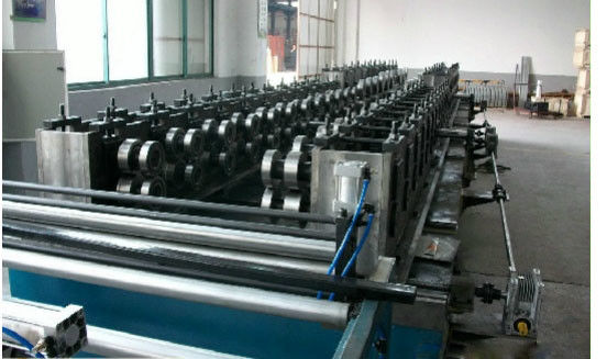 Máquina perfiladora de bandeja portacables