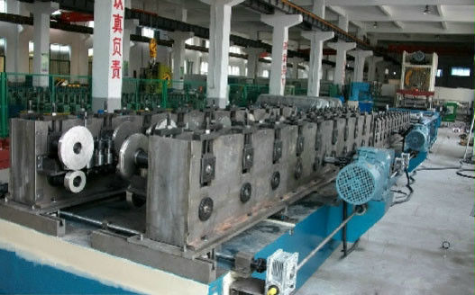 Máquina perfiladora de bandeja portacables