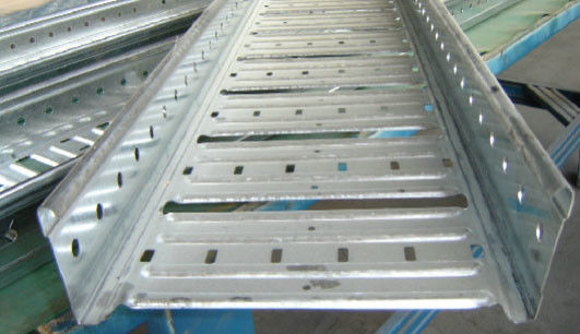 Máquina perfiladora de bandeja portacables