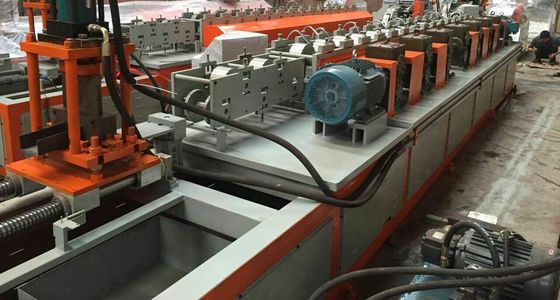 Máquina de moldear tramos para paredes de yeso