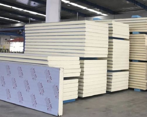 Material aislante para el cuarto frío del panel PU de bloqueo de camilla B2 a prueba de fuego