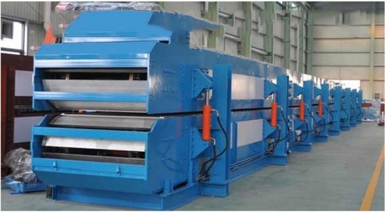 Línea de producción de paneles de sándwich de PU impermeable Máquina de formación de techos de aluminio