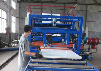 Máquina de fabricación de paneles de refrigeración de cámaras frigoríficas para transporte en cadena de frío