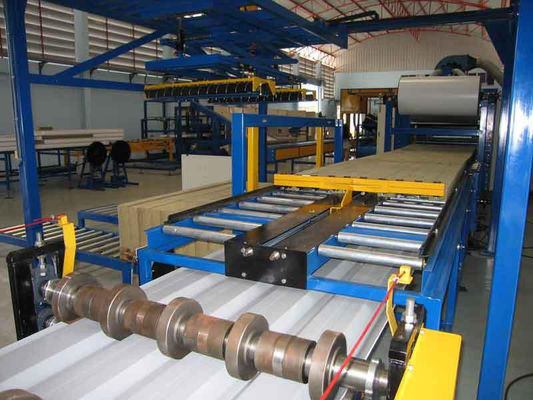 Línea de paneles de sandwich de lana de roca para laminar rollos